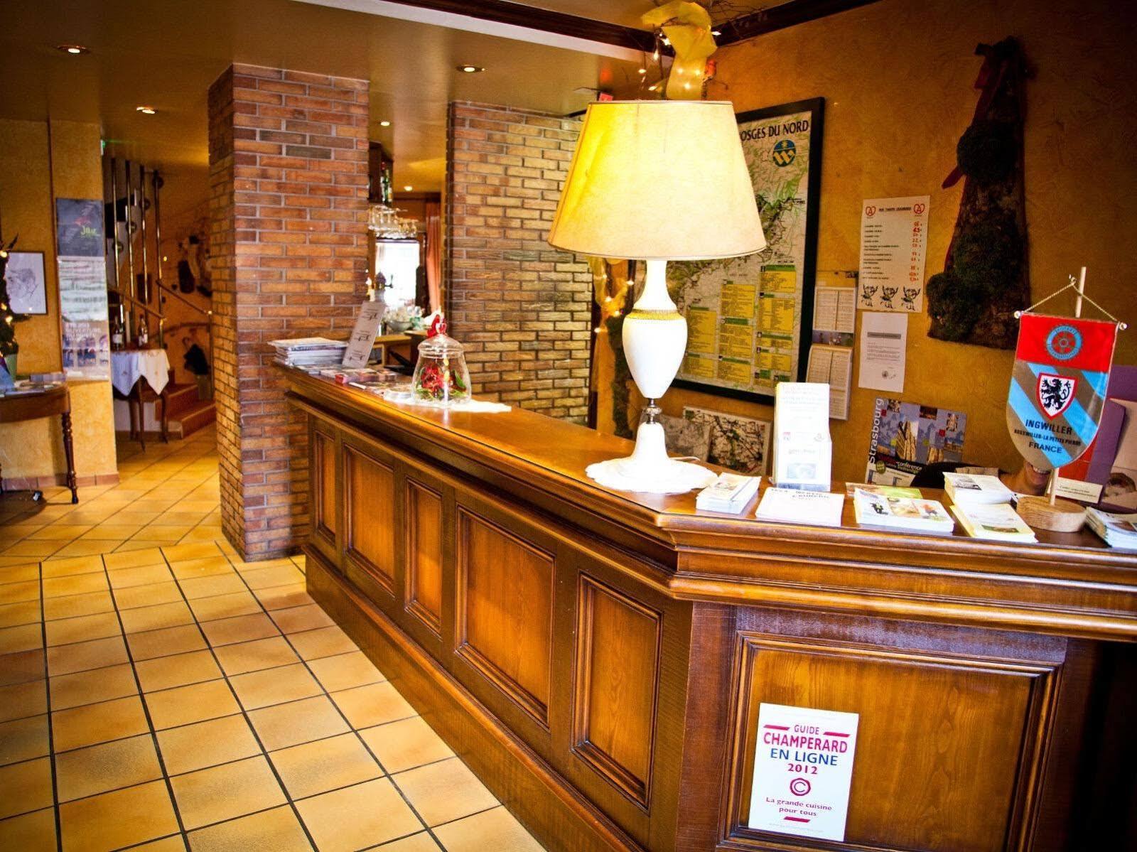 Logis Hotel Aux Comtes De Hanau Ingwiller Zewnętrze zdjęcie